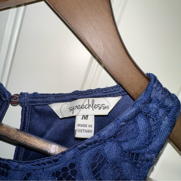 Speechless, navy blue lace shift mini dress 
Juniors medium - Picture 4 of 6